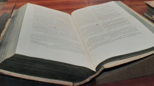 Bible, ukradené v roce 1996 z Vědecké knihovny, se našly