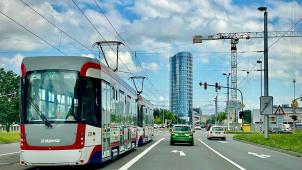 Ředitel DPMO odstoupil. Podle Kaštila kvůli rodině