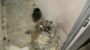 Dvěma mladíkům v Olomoucké bytovce bouchla varna drog