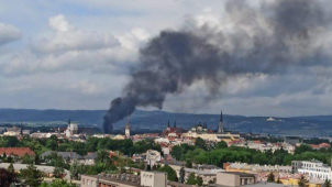 U Klášterního Hradiska hoří provizorní příbytky a autovraky