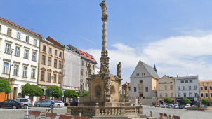 Další studenti si památku spletli s prolézačkou