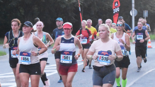 Policisté radí závodníkům a jejich fanouškům