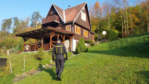 Jak zabezpečit chatu na zimu? Policisté radí