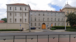 Policie hledá uprchlého vězně. Utekl vězeňské stráži v Olomouci