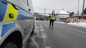 Při náhodné kontrole vyhmátli řidičku na perníku a drogy v autě