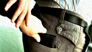 Ukradli drobné elektro, potraviny i alkohol