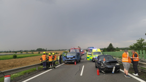 Dálnici na Olomouc ráno zablokovala hromadná havárie