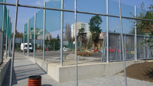 Na hřišti u ZŠ Mozartova už se zase pracuje