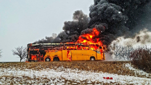 Hořící autobus zastavil dopravu na D46!
