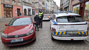 Strážníci zaostřili na Denisovu ulici