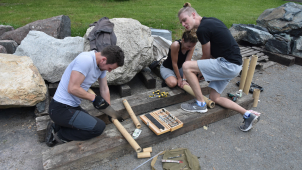 V olomoucké ZOO vyráběli hračky pro zvířata