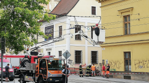 Nehoda u Muzea: Škoda na rozvodné skříni je za čtvrt milionu
