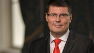 Se Staňkem končí na ministerstvu i pornobásník Mačák