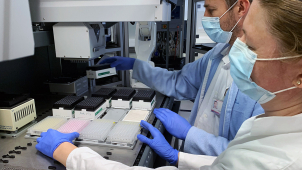 Olomoucké laboratoře otestují průměrně 600 vzorků denně