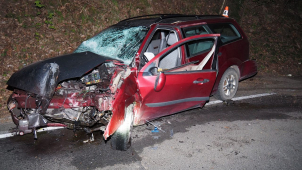 U Hněvkova bouralo osobní auto