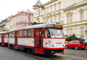 Tramvaje mezi soudem a Tržnicí nahradí autobusy