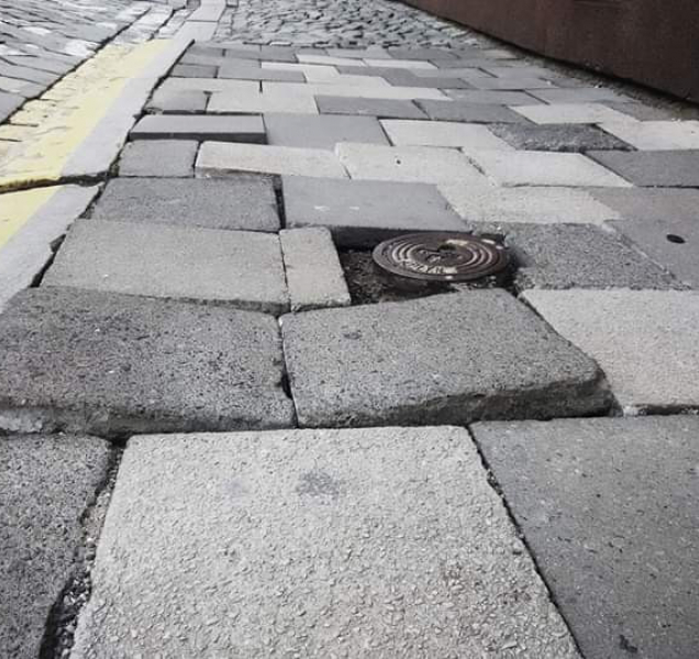 Chůze po chodnících mimo centrum bude pohodlnější, díky opravě