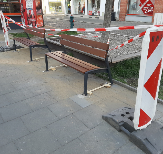 Olomouc chce opravit všechny rozbité lavičky v hanácké metropoli