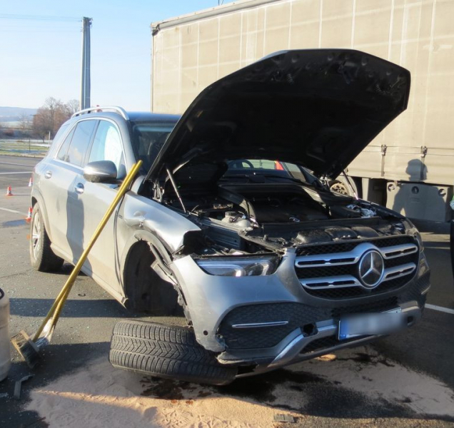 Řidič v křižovatce nedal přednost a boural