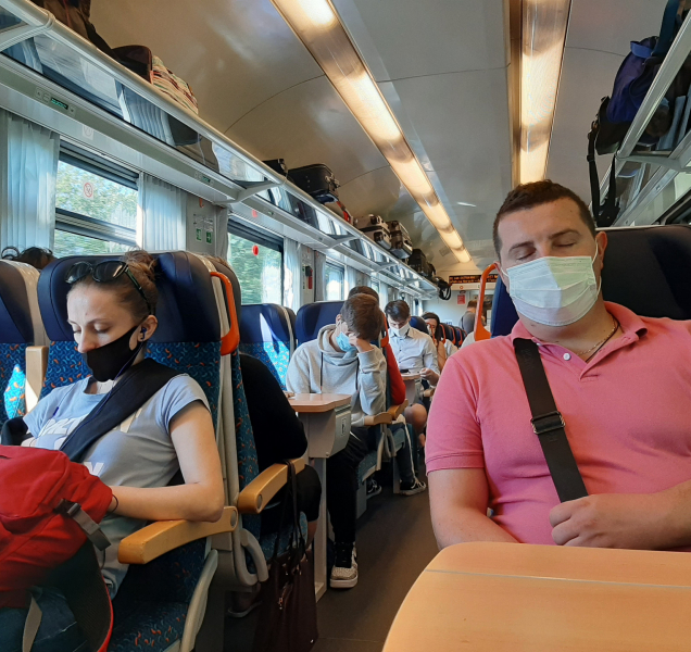 Vláda oseká slevy na jízdném, u studentů i důchodců