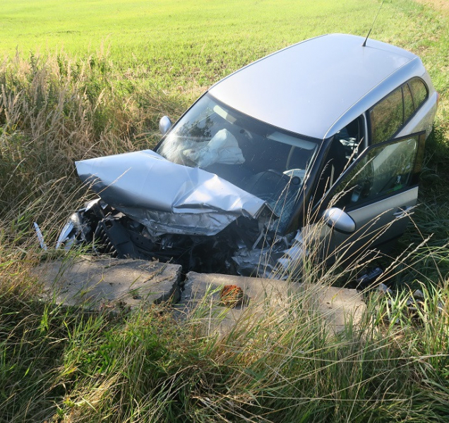 Špatným předjížděním způsobil dopravní nehodu