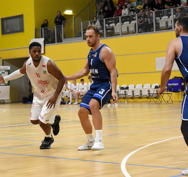 Basketbalisté BK REDSTONE prováhali úvod zápasu