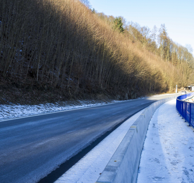 Cesta do východní části Jeseníků konečně opravena