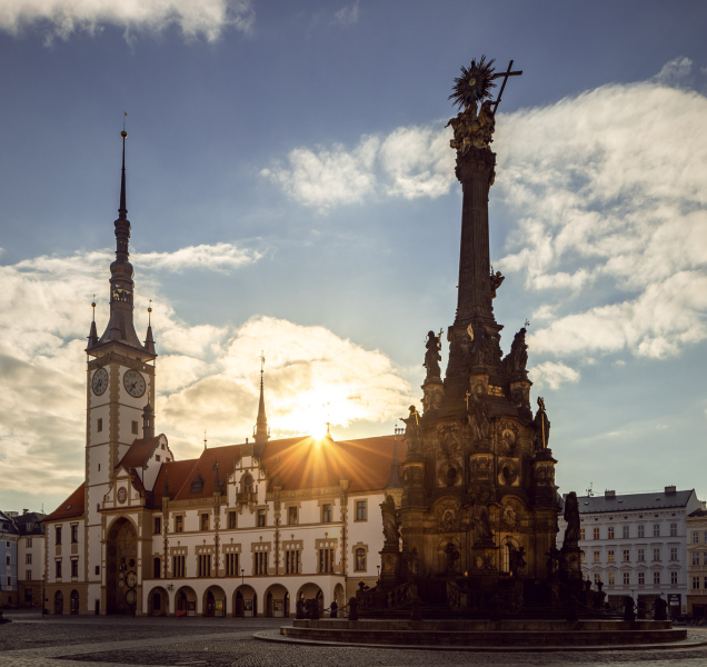 Trojiční sloup zakryje lešení, oprava začne už na jaře