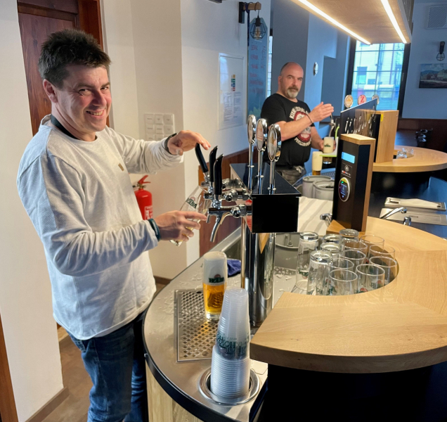 Radnice zachránila hospodu. Lidé se tam obslouží sami