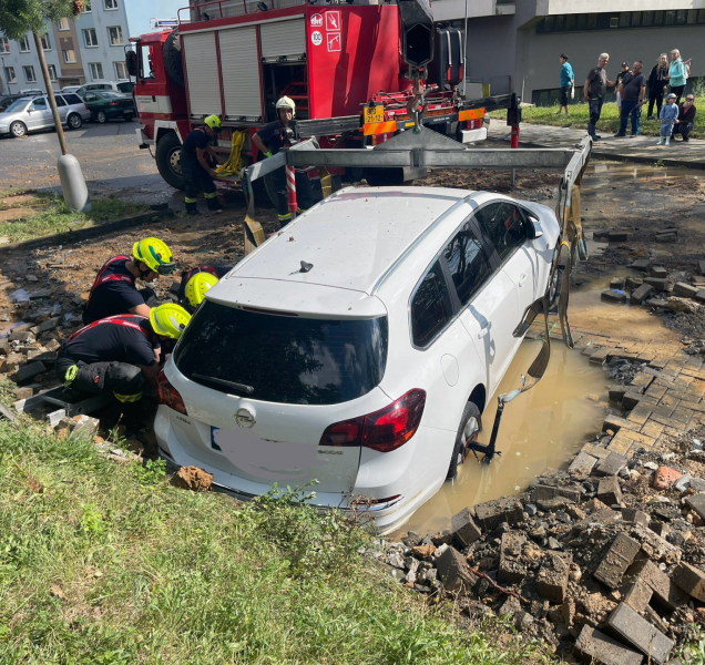 Havárie: Na Nové ulici jsou řeky a jezera