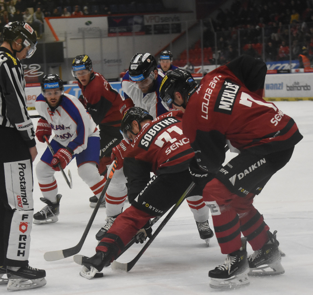 Hokejisté HC Olomouc padli v Hradci
