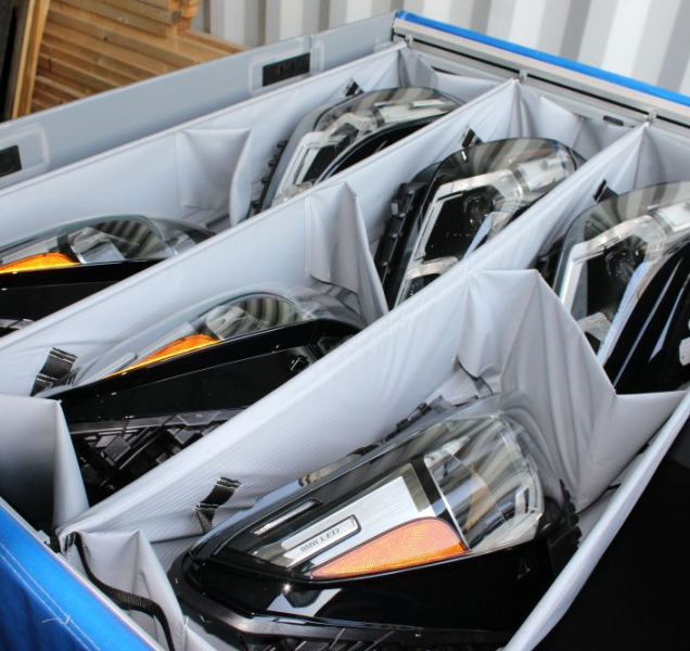 Dva muži ukradli světla za téměř dva miliony