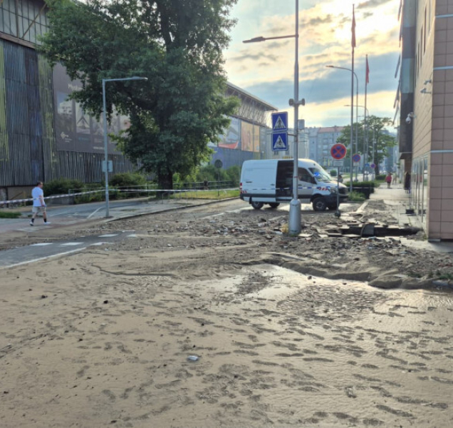 Velká noční havárie vodovodu připravila dvě čtvrti o vodu