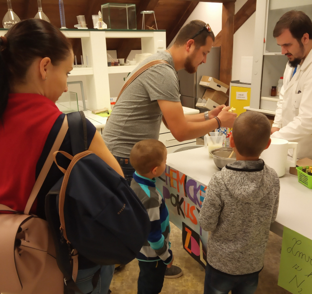 FOTO: Pevnost poznání a rozárium ovládla věda