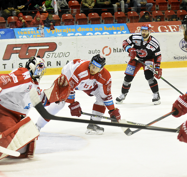 Mora porazila Třinec, Knotek dal dva góly