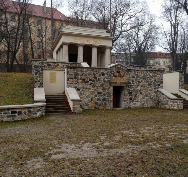 Pohnuté osudy Jihoslovanského mauzolea v Olomouci