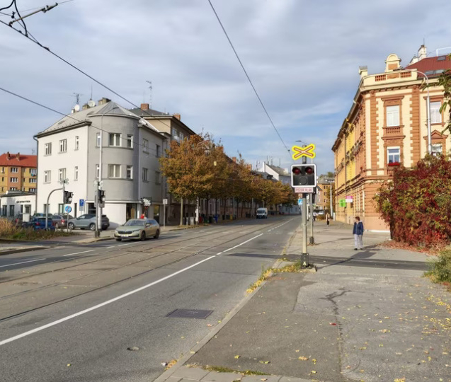 Přejezd ve Wolkerově ulici se opravuje