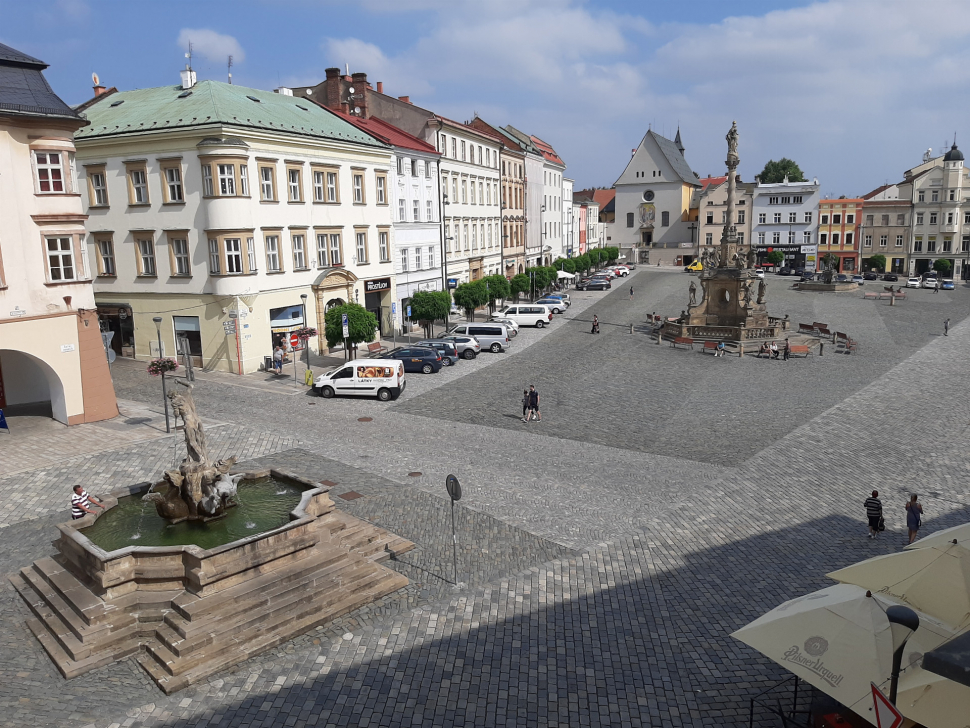 Muž vypadl z třetího patra, policie u něj našla rostliny konopí