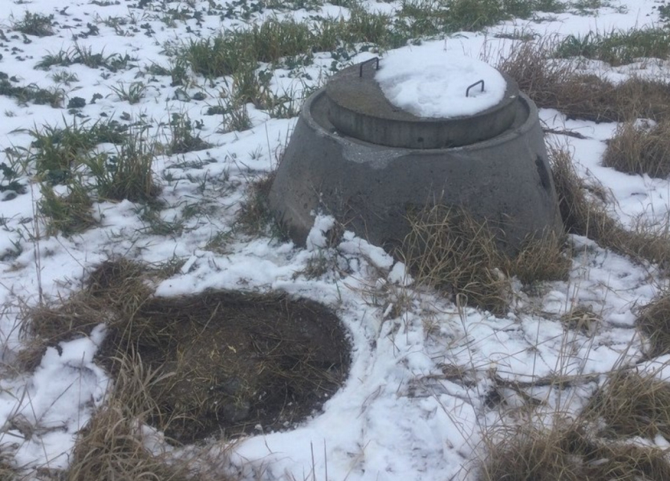 Strážníci řešili otevřený poklop od vodovodní šachty