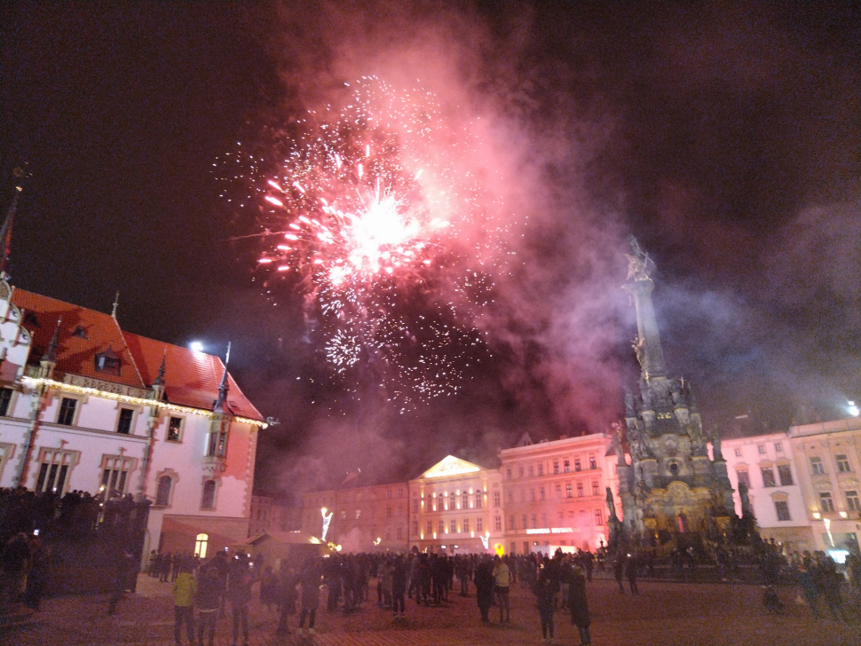 Petardy v centru města nechyběly