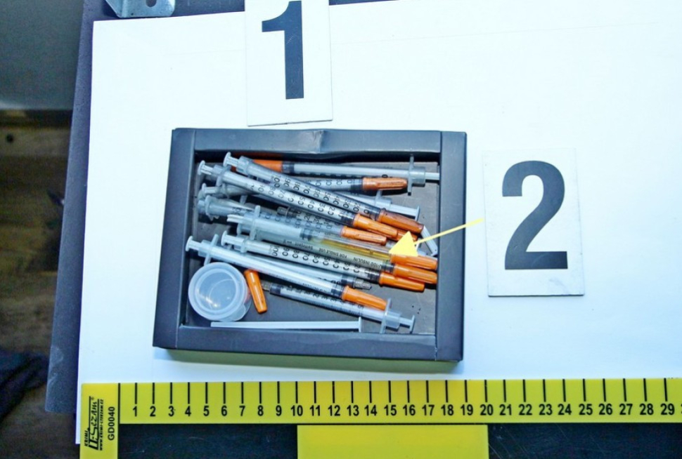 Dva prodejci pervitinu skončili v policejních celách