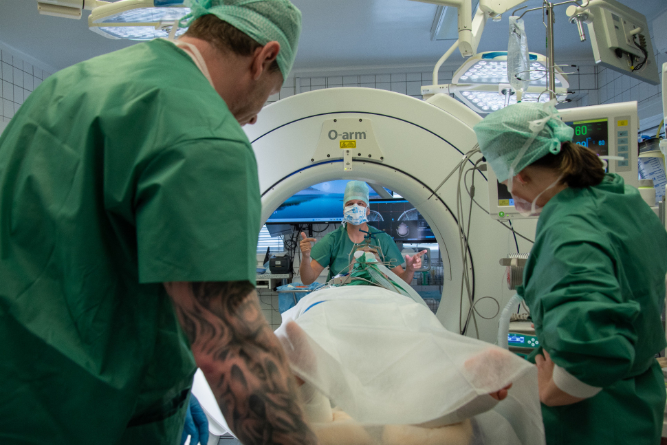 Olomoučtí neurochirurgové použili u pacienta mozkovou stimulaci