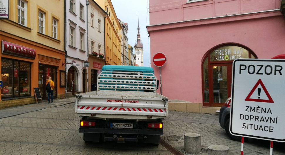 Jak vyřešit dopravu ve středověkém centru města?