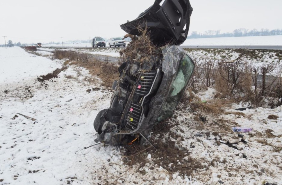Místo sebevraždy vražda. Vážně zraněnou ženu našli na ulici, zemřela v nemocnici