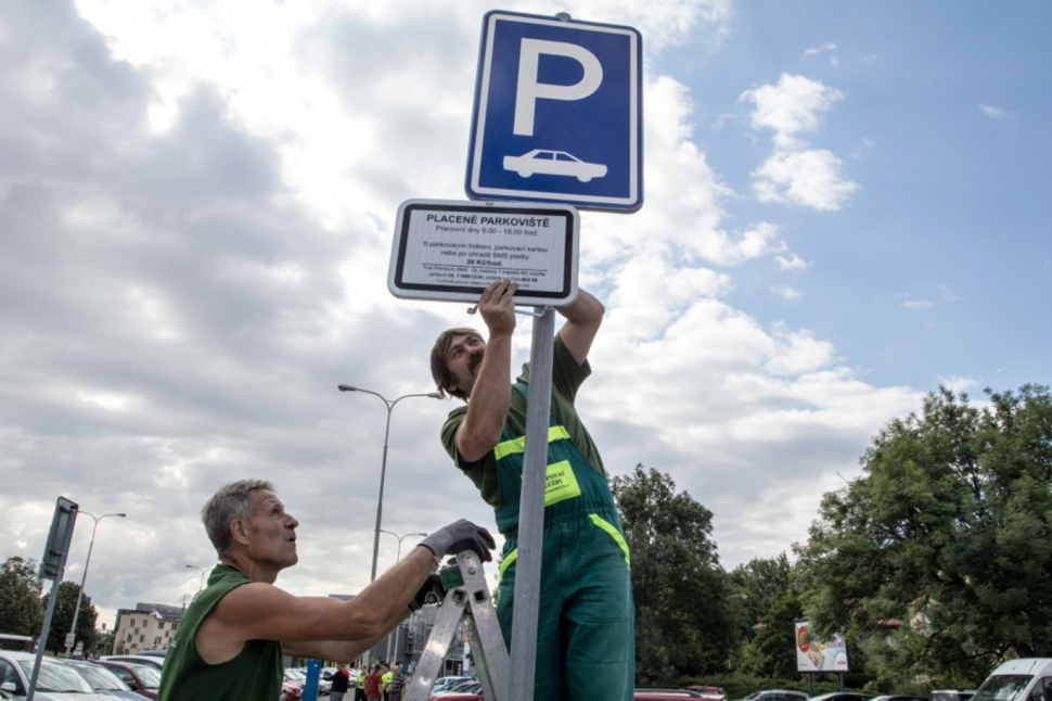 Změny v parkování v centru města zatíží peněženky řidičů